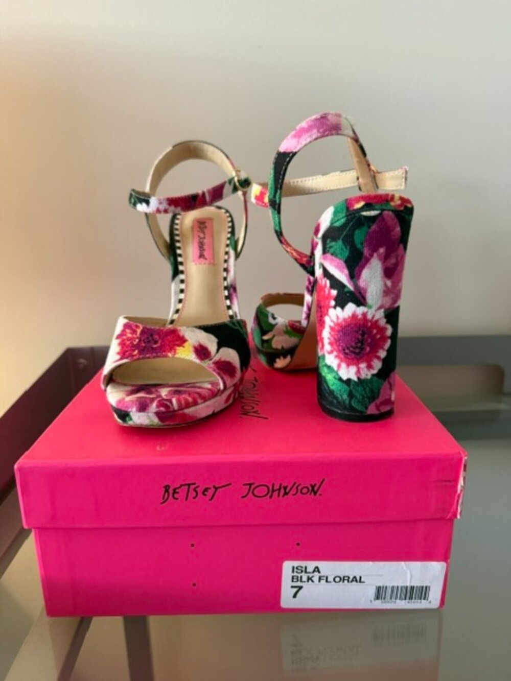 Betsey Johnson Women's Open Toe Sandal Size 7 Black & Pink Floral